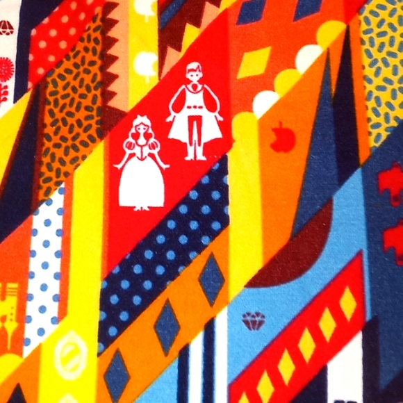 Disney LLR Its a Small World Legging-Pink Mix - Picture 3 of 9